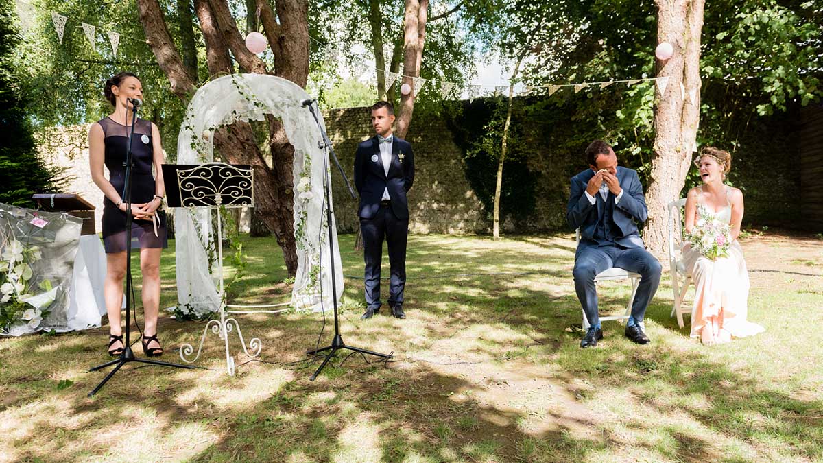 cérémonie laïque moment d'émotionlors d'un mariage en Normandie